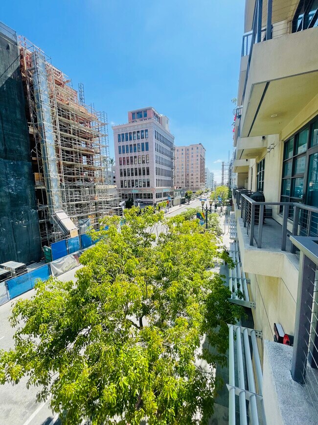 Private Balcony - 133 The Promenade N