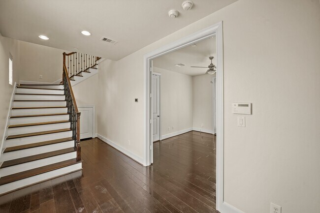 Building Photo - 2003 Covent Garden Station