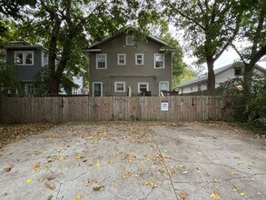 Building Photo - 3-Bed, 1-Bath Home – Fenced Yard, Off-Street Parking, Spacious Kitchen & In-Unit Laundry
