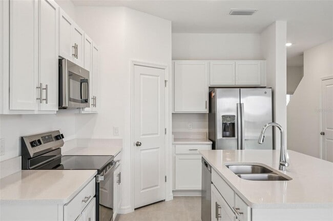 Building Photo - 7621 WATERSCAPE Dr