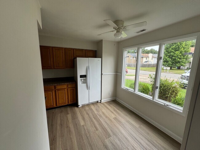 Building Photo - 3446 Bruin Dr