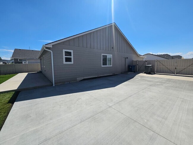 Building Photo - Brand New Home with RV Pad and Premium Fin...