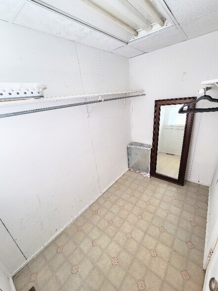 Building Photo - 261 Gill St