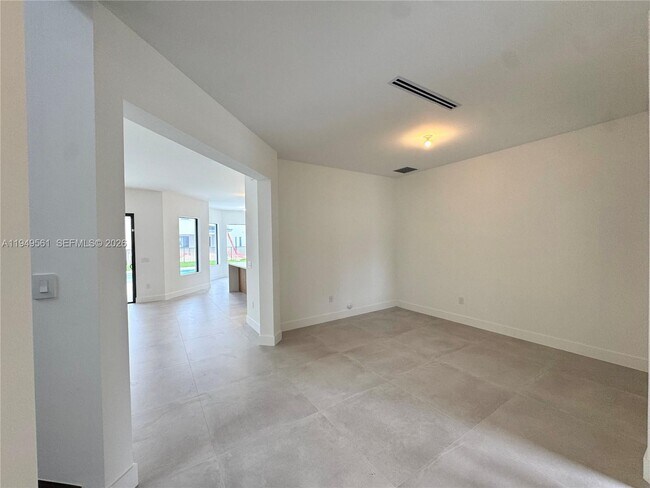 Building Photo - 19749 NE 16th Pl