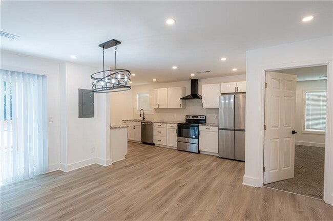 Building Photo - 3822 Bakers Ferry Rd SW