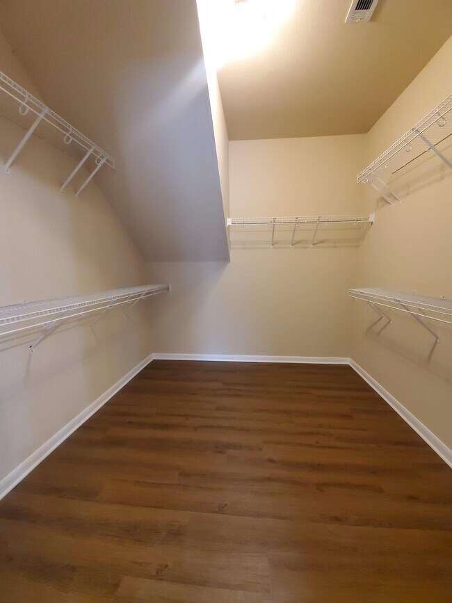 Building Photo - 501 Dinge Bay Dr