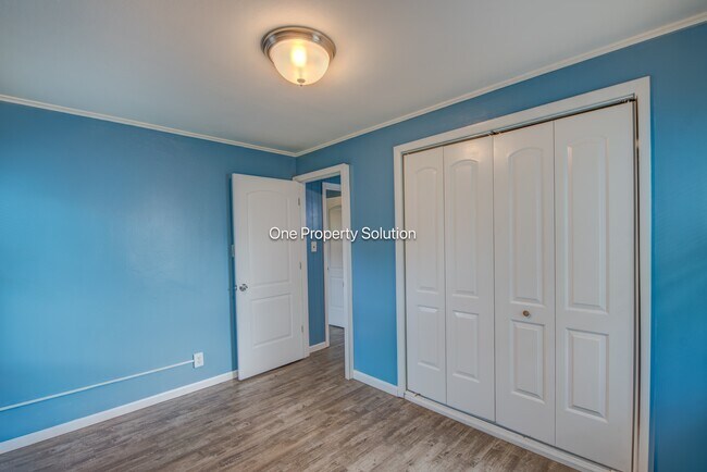 Building Photo - 7611 Northcote Ave