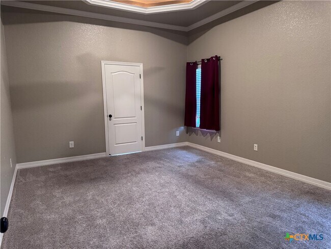 Building Photo - 2033 Catkins Ln