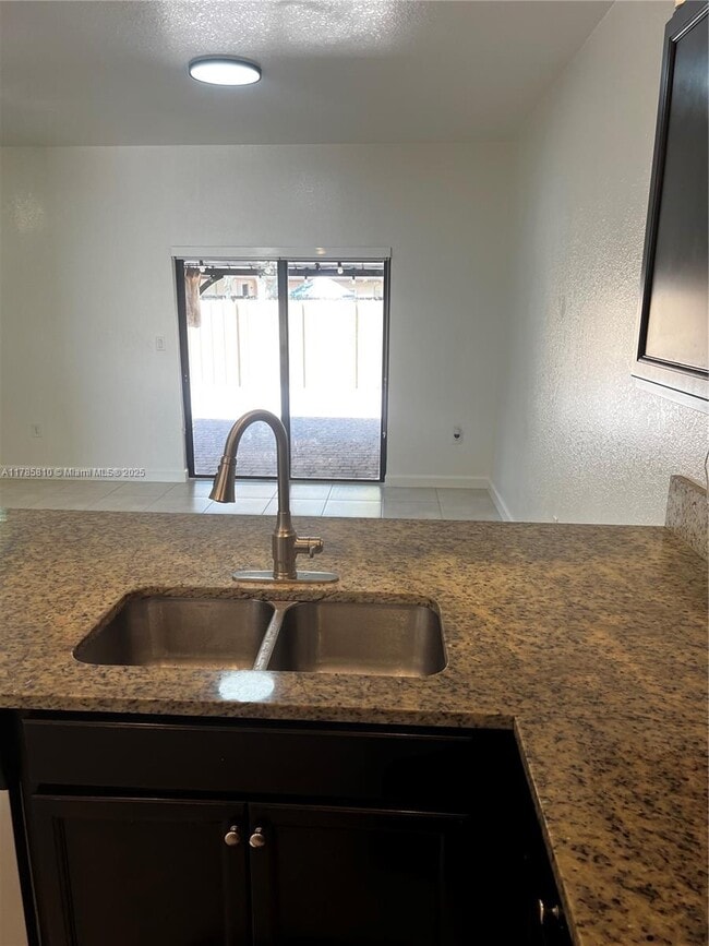 Building Photo - 152 SE 37th Ter