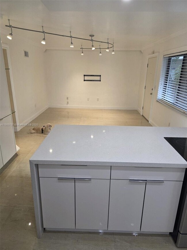 Building Photo - 3240 Mary St