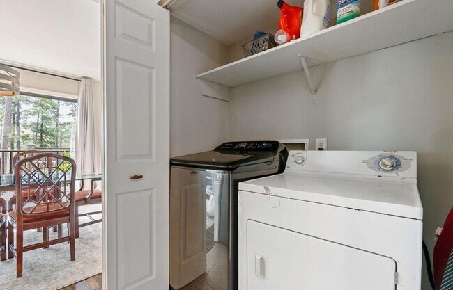 Building Photo - 102 Cambrian Way