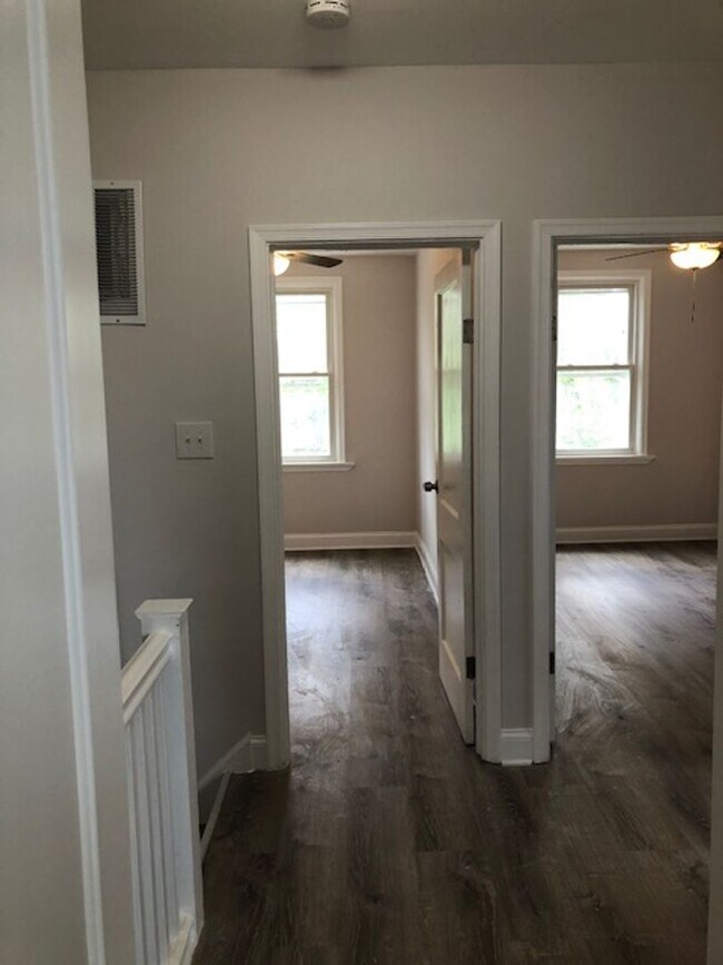 Building Photo - Beautiful and ready to move in 3 Bedroom, 1 Full Bath home just minutes from downtown!