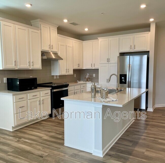 Building Photo - 4455 Reed Crk Dr