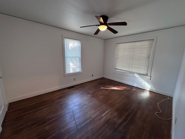 Building Photo - Cottage Style Home