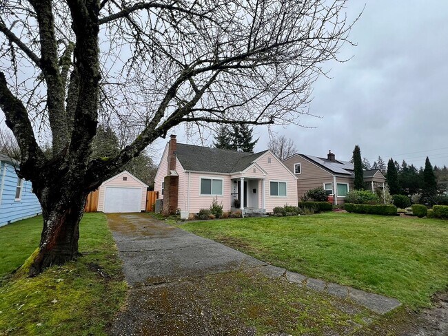 Building Photo - Charming 2 BD + Studio (Water Included)