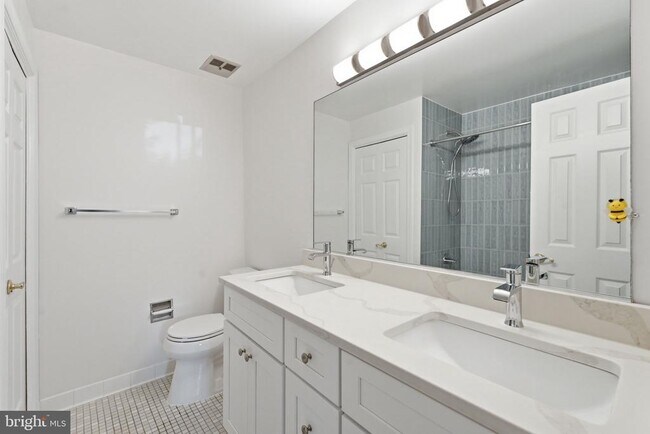 Building Photo - 5705 Brewer House Cir