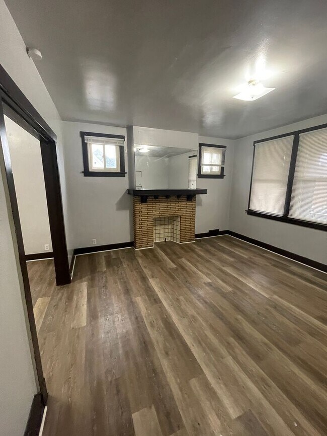 Building Photo - 1600 McClure St