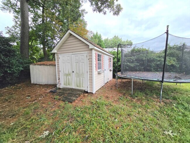 Building Photo - Charming 4-Bedroom Brick Ranch in Virginia Beach!