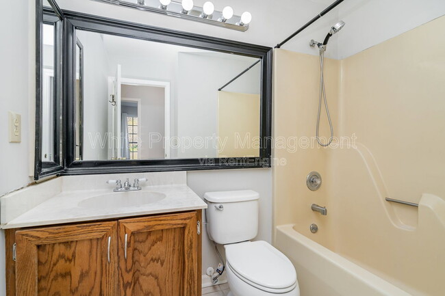 Building Photo - 11100 Deerpath Ct