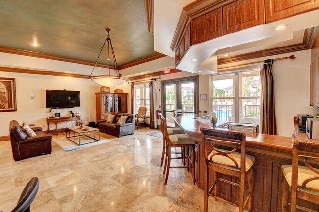 Building Photo - 1223 Villa Cir