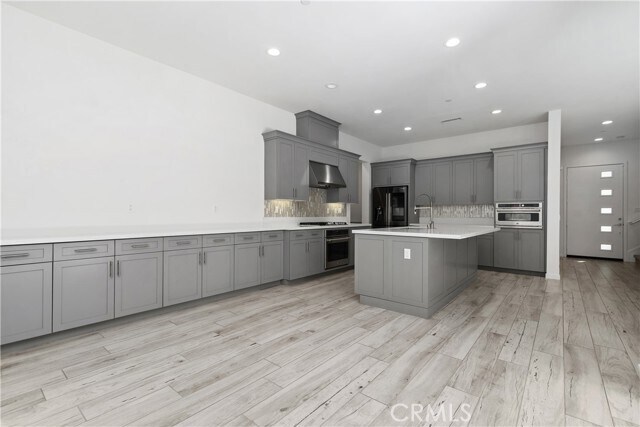Building Photo - 112 Menkar