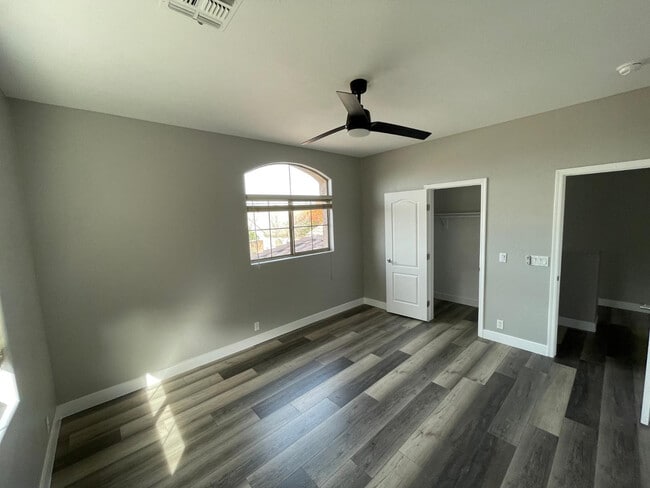 Building Photo - 2225 E Detroit St