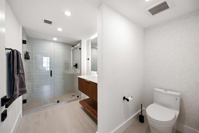 Building Photo - 9499 Collins Ave