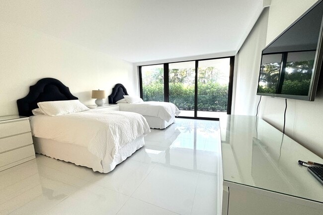 Building Photo - 2580 S Ocean Blvd