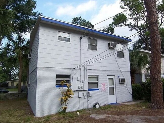 Building Photo - Charming 2 units building in Prime St. Pete Location