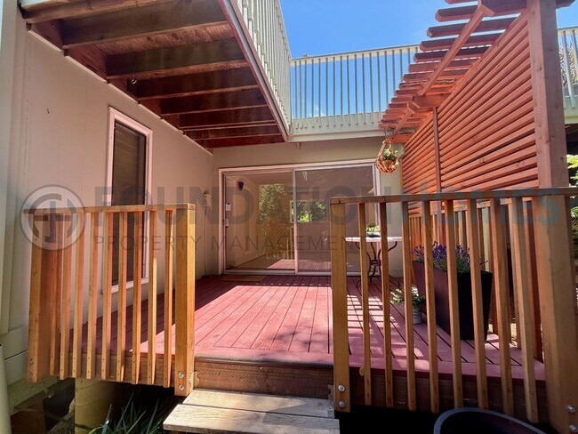 Building Photo - Mountain View Retreat in the Heart of Fairfax- 3BD/1BA Home with Expansive Deck- FOUNDATION