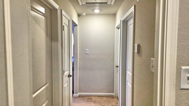 Building Photo - 16351 Sweet Grv Dr