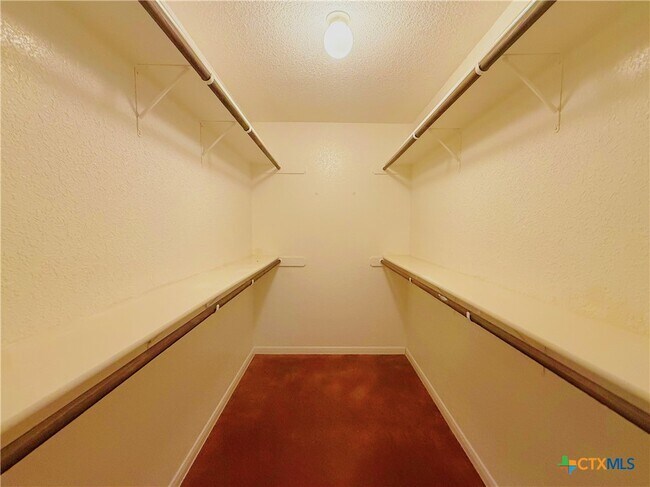 Building Photo - 941 Pinewood Dr