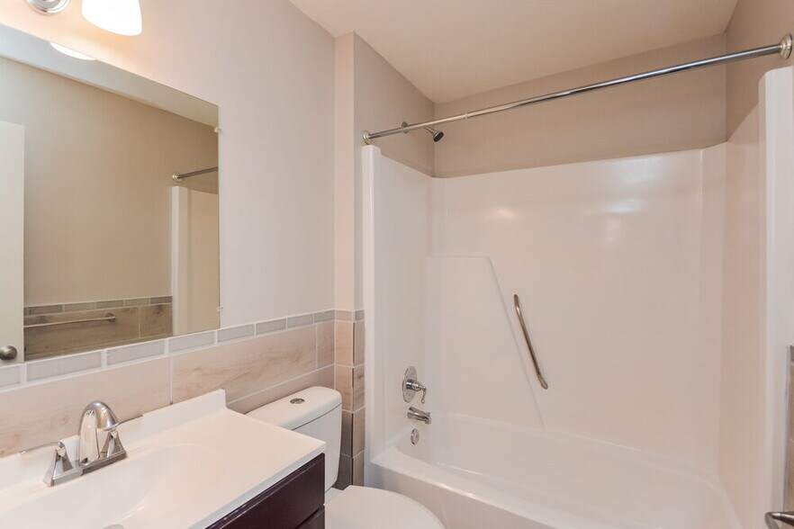 Building Photo - 796 Greenwood Trail SE