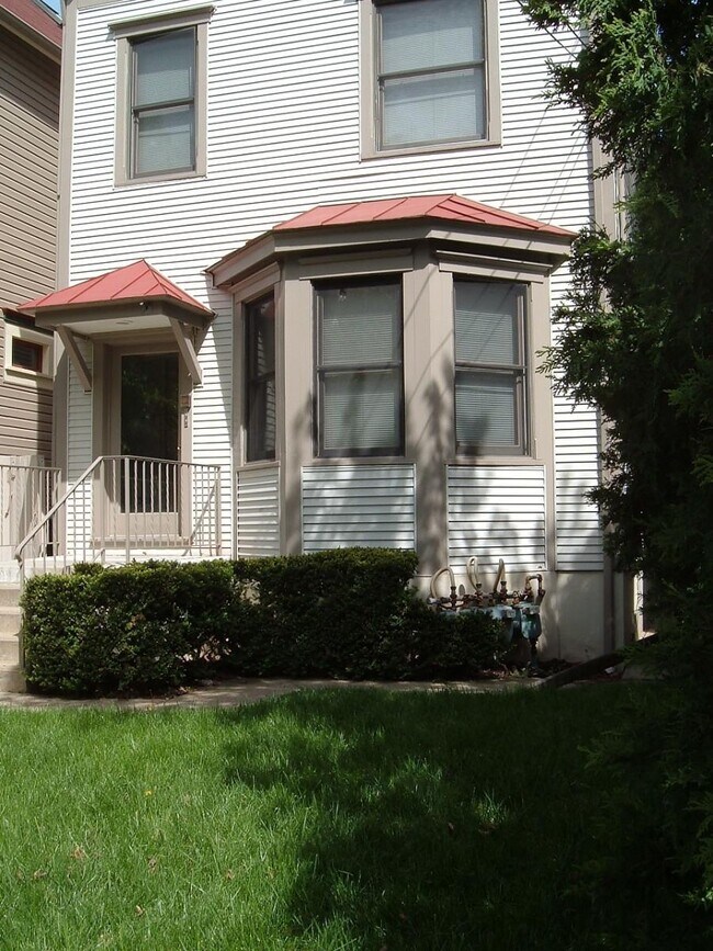 Front - 5517 Claybourne St