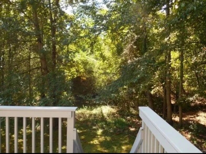 Building Photo - 23 Chestnut Dr