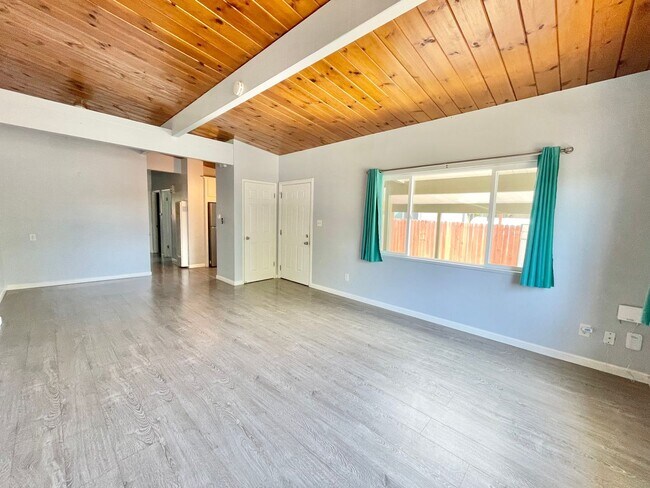 Building Photo - 1011-1013BUTTE
