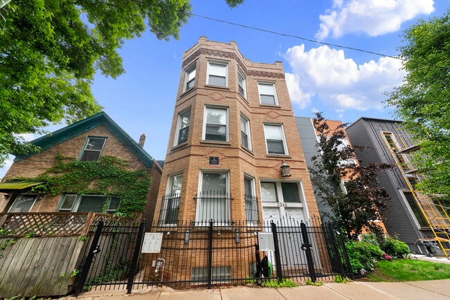 Primary Photo - 2348 W Moffat St
