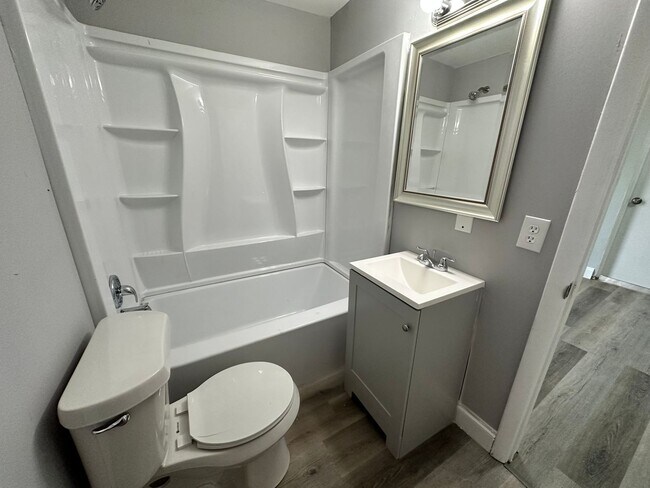 Building Photo - 2117 Mitchell Ct