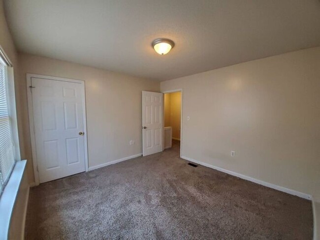 Building Photo - Maple Creek Townhomes