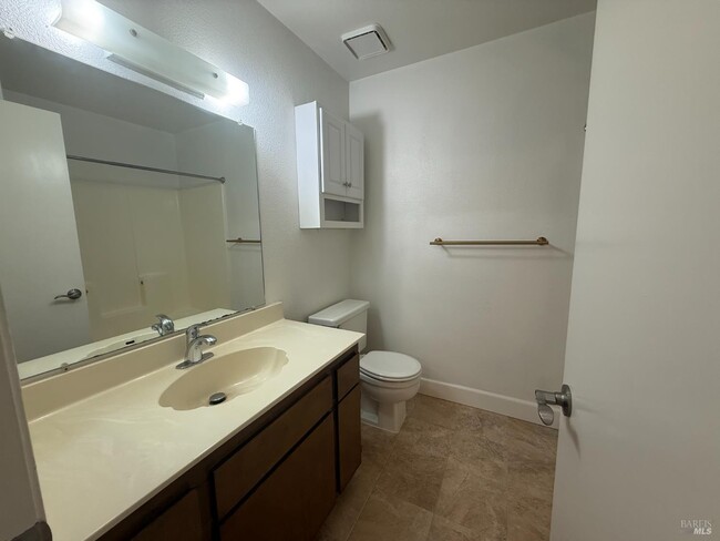 Building Photo - 1818 London Dr