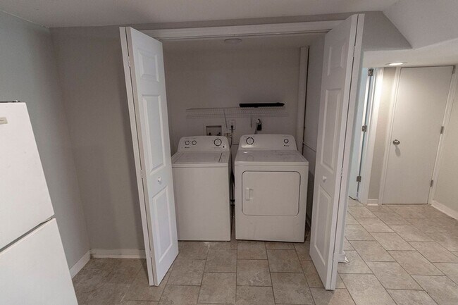 Building Photo - 2510 Quail Dr