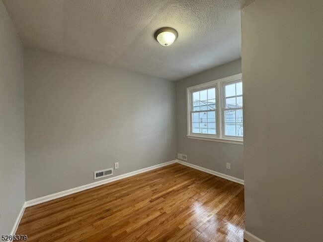 Building Photo - 9 Westervelt Pl