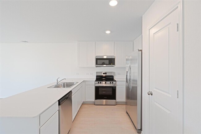 Building Photo - 241 Kings Row Ln