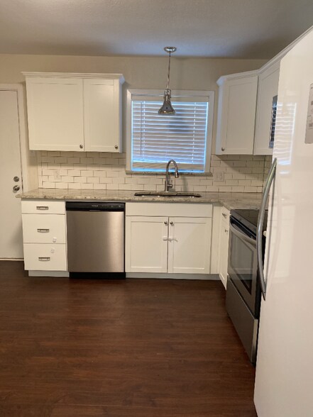 Building Photo - 3921 Sabine Ave