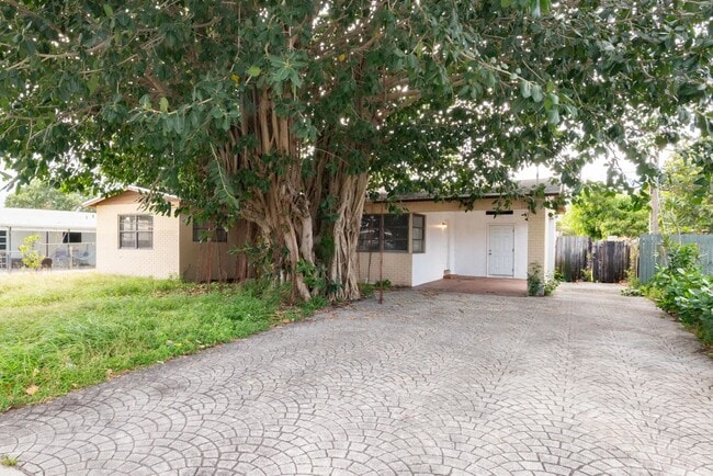 Building Photo - 1491 NW 1st St