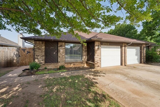 Building Photo - 3703 Southwind Ave