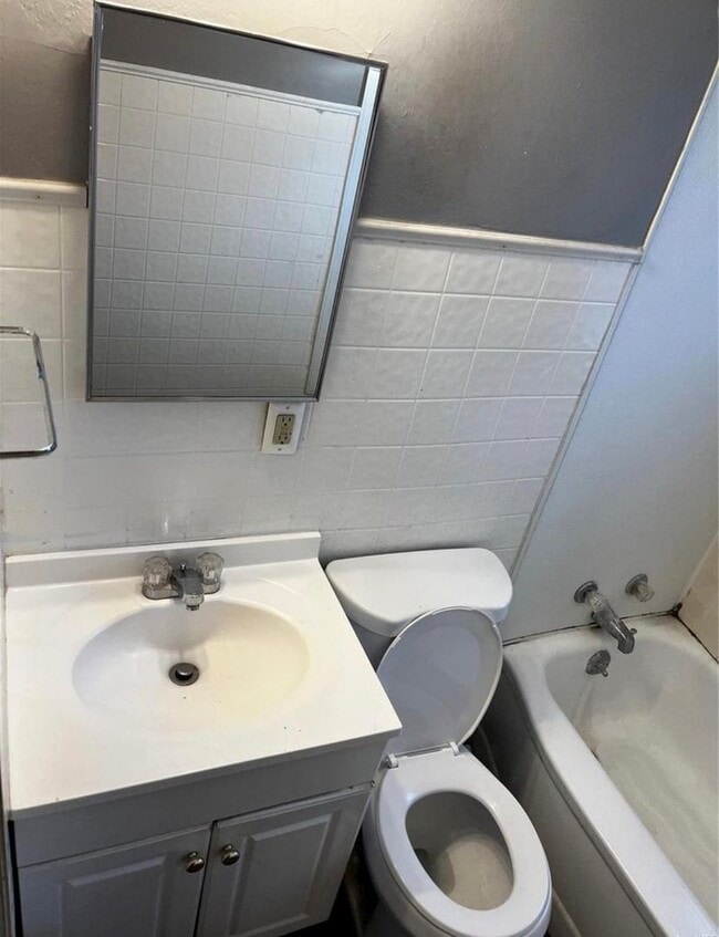 Building Photo - Move in Ready