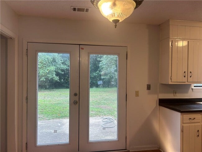 Building Photo - 2918 Mockingbird Cir