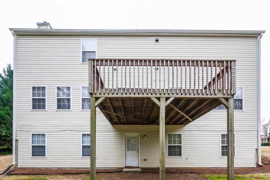 Building Photo - 400 Crested View Dr