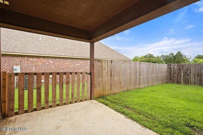 Building Photo - 409 Sand Stone Pl